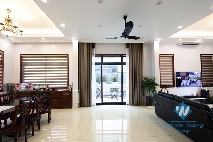 A big vila for rent in Starlake, Tay ho, Ha noi